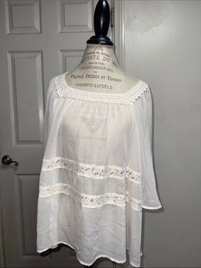 Sheer blouse. 🤍